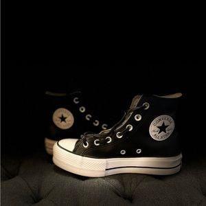 Women’s leather high top  platform converse size 6.5